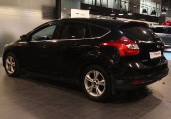 Подержанный автомобиль Ford Focus Hatchback 2012 года (6 фото)