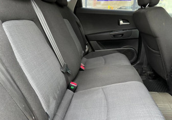 Подержанный автомобиль Kia Ceed Hatchback 2011 года (11 фото)