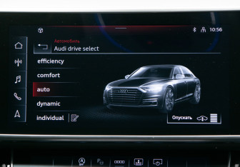 Подержанный автомобиль Audi A8 2022 года (17 фото)