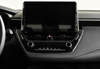 Подержанный автомобиль Toyota Corolla Sedan 2019 года (11 фото)