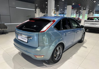 Подержанный автомобиль Ford Focus Hatchback 2010 года (3 фото)
