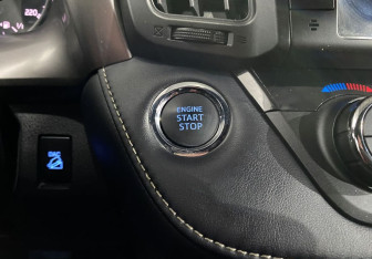 Подержанный автомобиль Toyota RAV4 2018 года (17 фото)