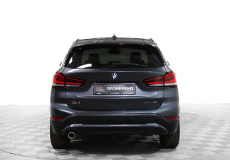 Подержанный автомобиль BMW X1 2022 года (6 фото)