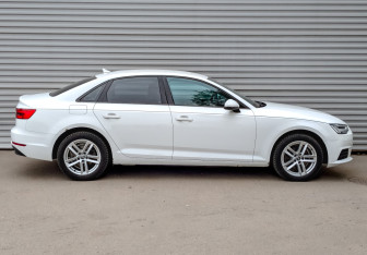 Подержанный автомобиль Audi A4 Sedan 2018 года (4 фото)