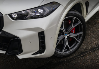 Подержанный автомобиль BMW X5 2023 года (2 фото)