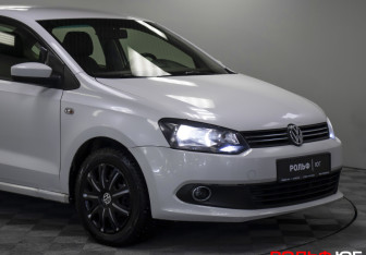 Подержанный автомобиль Volkswagen Polo Sedan 2012 года (19 фото)