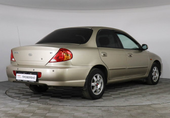 Подержанный автомобиль Kia Spectra Sedan 2008 года (3 фото)