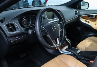 Подержанный автомобиль Volvo V40 Cross Country 2019 года (11 фото)