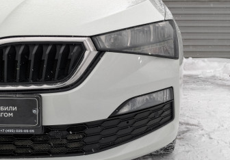 Подержанный автомобиль Skoda Rapid Liftback 2021 года (17 фото)
