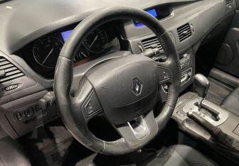 Подержанный автомобиль Renault Latitude 2011 года (13 фото)