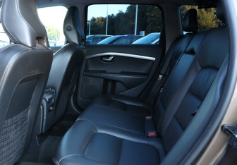 Подержанный автомобиль Volvo XC70 2011 года (10 фото)