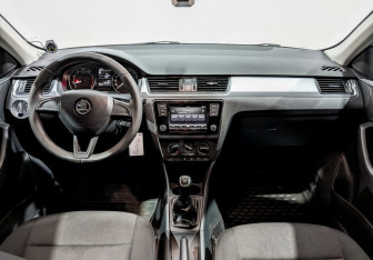 Подержанный автомобиль Skoda Rapid Liftback 2019 года (14 фото)