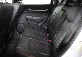 Подержанный автомобиль DongFeng AX7 2018 года (11 фото)