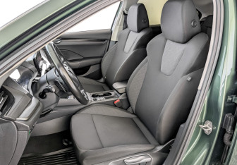 Подержанный автомобиль Skoda Octavia Liftback 2021 года (20 фото)