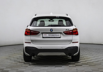 Подержанный автомобиль BMW X1 2015 года (6 фото)