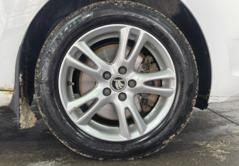 Подержанный автомобиль Skoda Rapid Liftback 2015 года (17 фото)