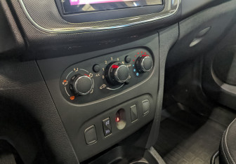 Подержанный автомобиль Renault Sandero 2021 года (22 фото)