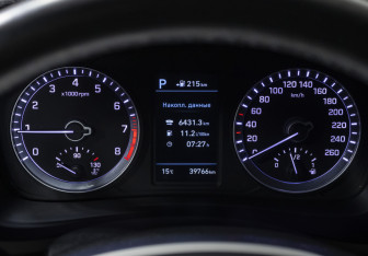 Подержанный автомобиль Hyundai Sonata 2018 года (11 фото)