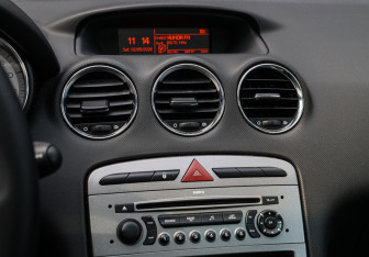 Подержанный автомобиль Peugeot 308 Wagon 2009 года (17 фото)