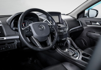 Подержанный автомобиль DongFeng AX7 2018 года (14 фото)