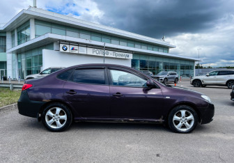 Подержанный автомобиль Hyundai Elantra Sedan 2009 года (4 фото)