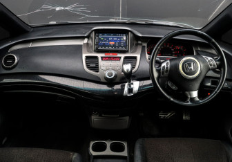 Подержанный автомобиль Honda Odyssey Compactvan 2004 года (12 фото)