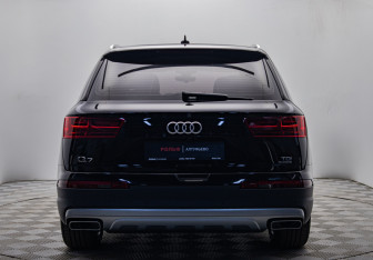 Подержанный автомобиль Audi Q7 2016 года (4 фото)