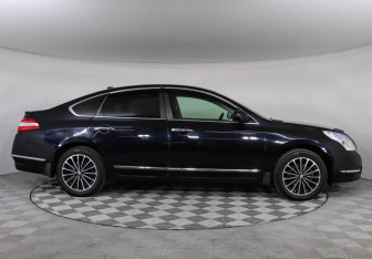 Подержанный автомобиль Nissan Teana 2010 года (4 фото)