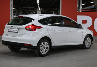 Подержанный автомобиль Ford Focus Hatchback 2016 года (5 фото)