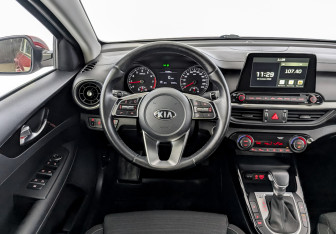 Подержанный автомобиль Kia Cerato Sedan 2019 года (21 фото)