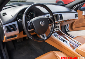 Подержанный автомобиль Jaguar XF Sedan 2014 года (15 фото)