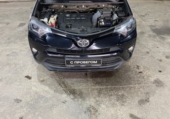 Подержанный автомобиль Toyota RAV4 2018 года (18 фото)