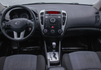 Подержанный автомобиль Kia Ceed Wagon 2010 года (13 фото)