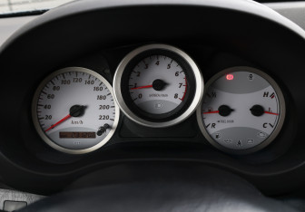 Подержанный автомобиль Toyota RAV4 2004 года (13 фото)
