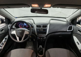 Подержанный автомобиль Hyundai Solaris Sedan 2011 года (11 фото)