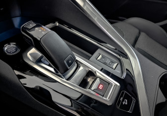 Подержанный автомобиль Peugeot 3008 2021 года (25 фото)