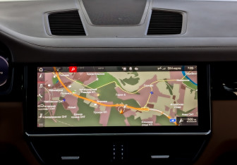 Подержанный автомобиль Porsche Cayenne 2021 года (15 фото)