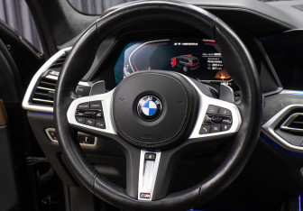 Подержанный автомобиль BMW X7 2021 года (17 фото)