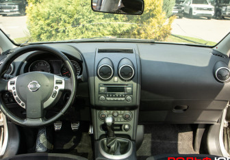 Подержанный автомобиль Nissan Qashqai 2012 года (9 фото)