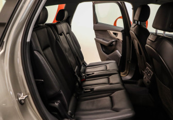Подержанный автомобиль Audi Q7 2015 года (26 фото)
