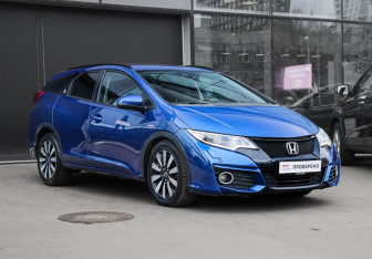 Подержанный автомобиль Honda Civic Wagon 2015 года (3 фото)