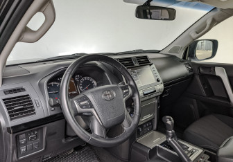 Подержанный автомобиль Toyota Land Cruiser Prado 2020 года (15 фото)