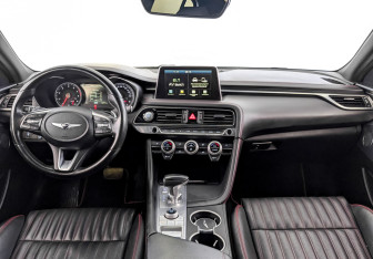 Подержанный автомобиль Genesis G70 2021 года (14 фото)