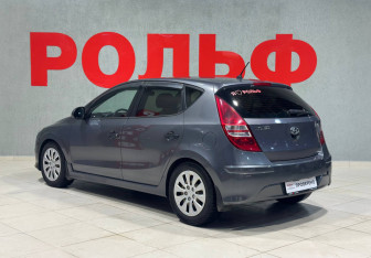 Подержанный автомобиль Hyundai i30 Hatchback 2010 года (7 фото)