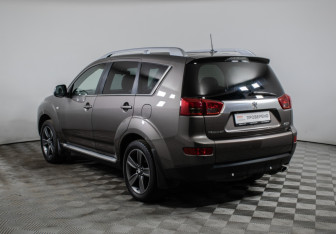 Подержанный автомобиль Peugeot 4007 2010 года (7 фото)