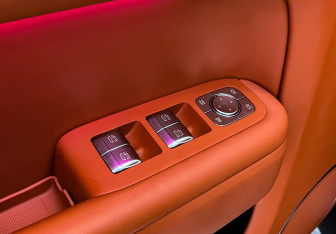 Подержанный автомобиль LiXiang L7 2024 года (25 фото)