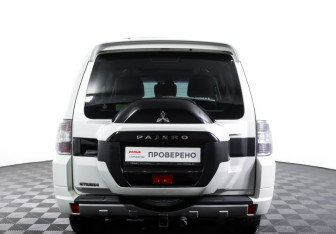 Подержанный автомобиль Mitsubishi Pajero 2015 года (6 фото)