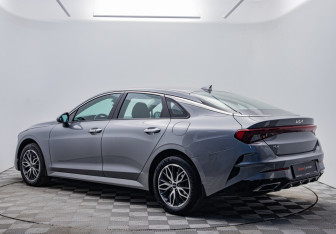 Подержанный автомобиль Kia K5 2022 года (3 фото)