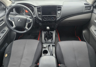 Подержанный автомобиль Mitsubishi L200 2018 года (9 фото)