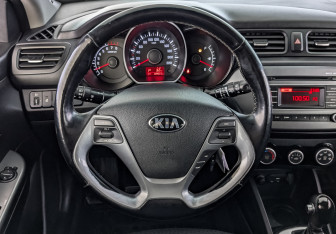 Подержанный автомобиль Kia Rio Hatchback 2015 года (22 фото)